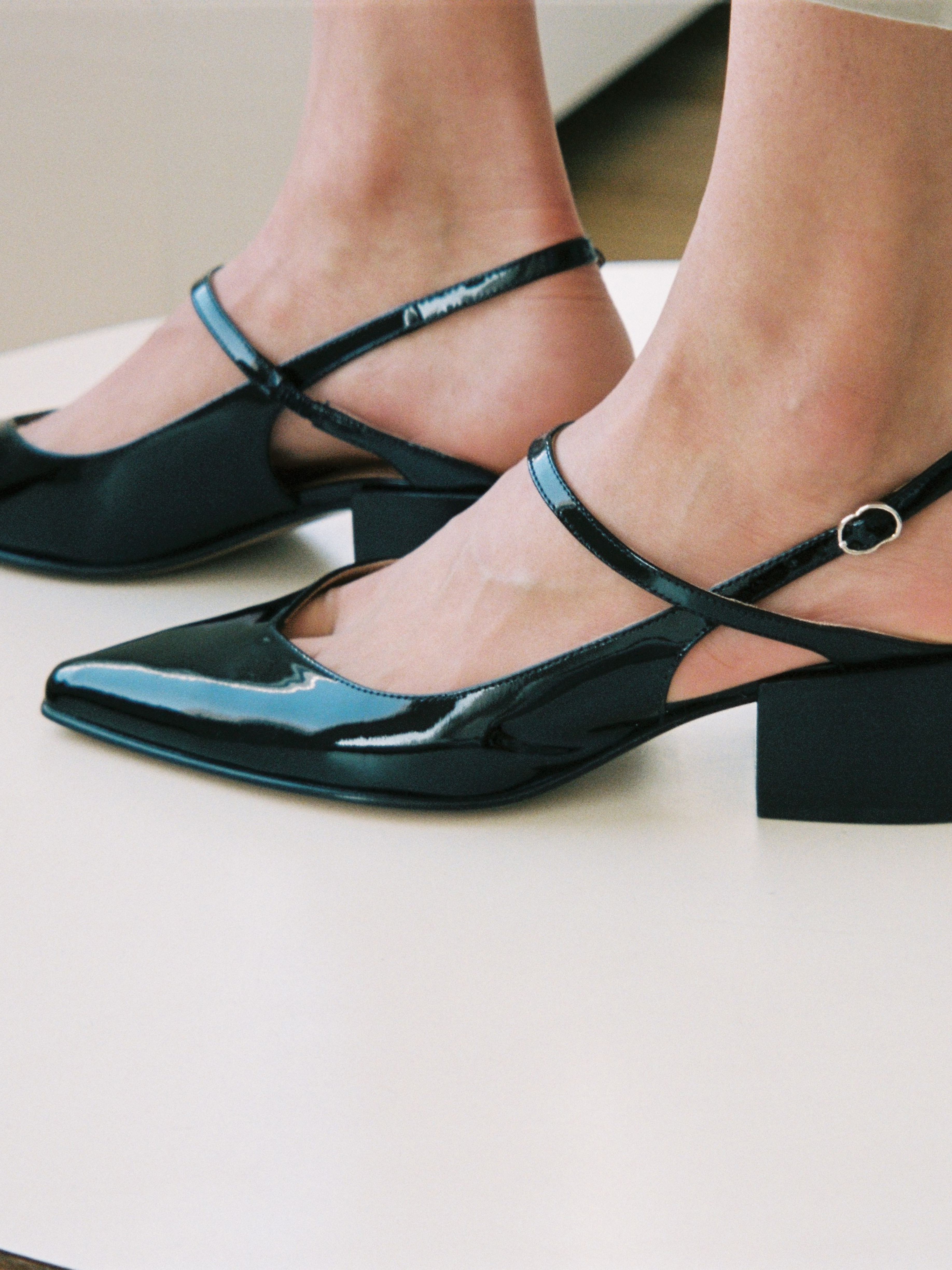 THEHOURS - Escarpins - Verni Noir