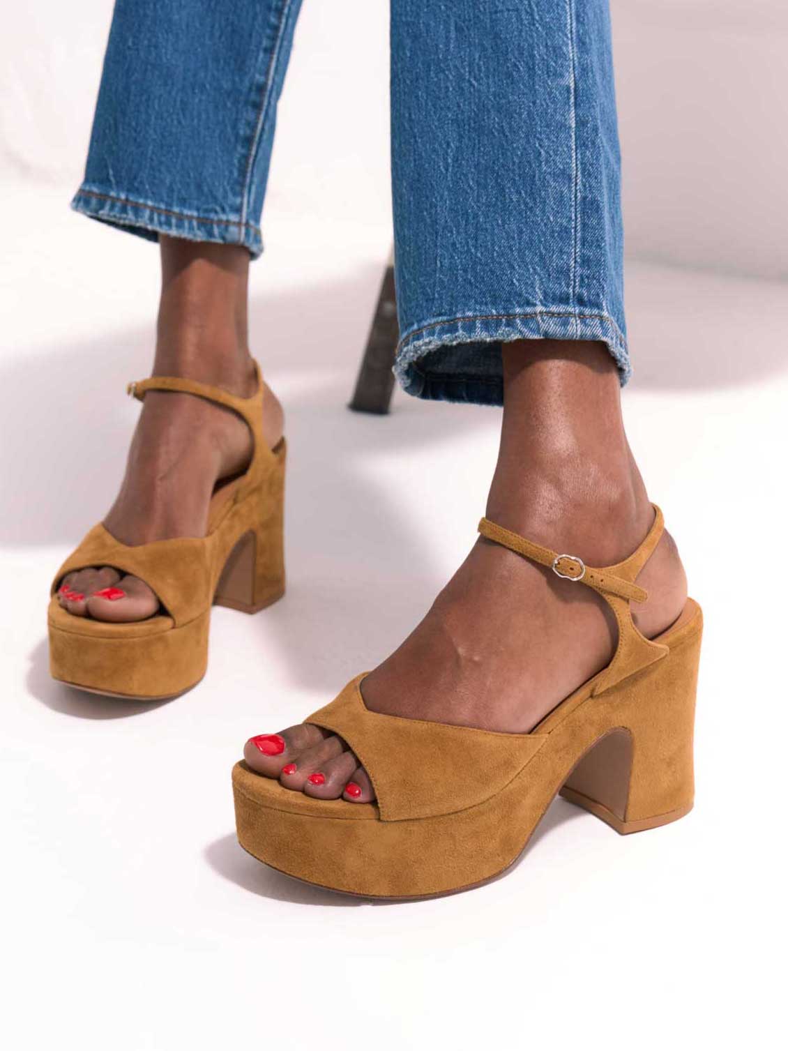 Laura Brown x Nomasei : DRIVER - Sandals - Camoscio Camel